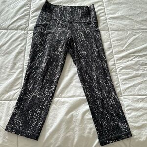 Athleta Salutation Stash Pocket Cropped Leggings, XS, black/gray